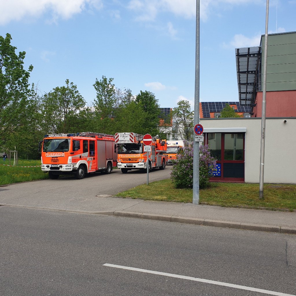 Einsatzfoto Nachmittags meldeten Anwohner einen Gas/Benzingeruch im Bereich der anliegenden Tiefgarage ...